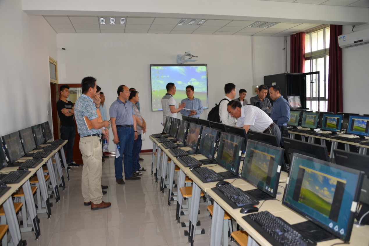 Our School S Room For Cloud Computers And Maker Lab Center